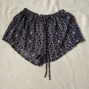 Patterned flowy shorts